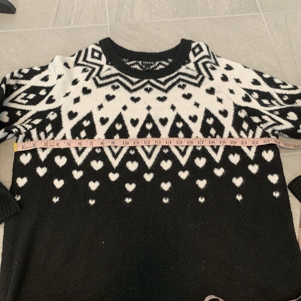 Torrid Knit Black And White Winter Sweater Size 1 - Picture 3 of 4